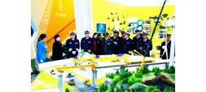 “徐州艦”官兵盛贊第二家鄉(xiāng)企業(yè)徐工發(fā)展成就